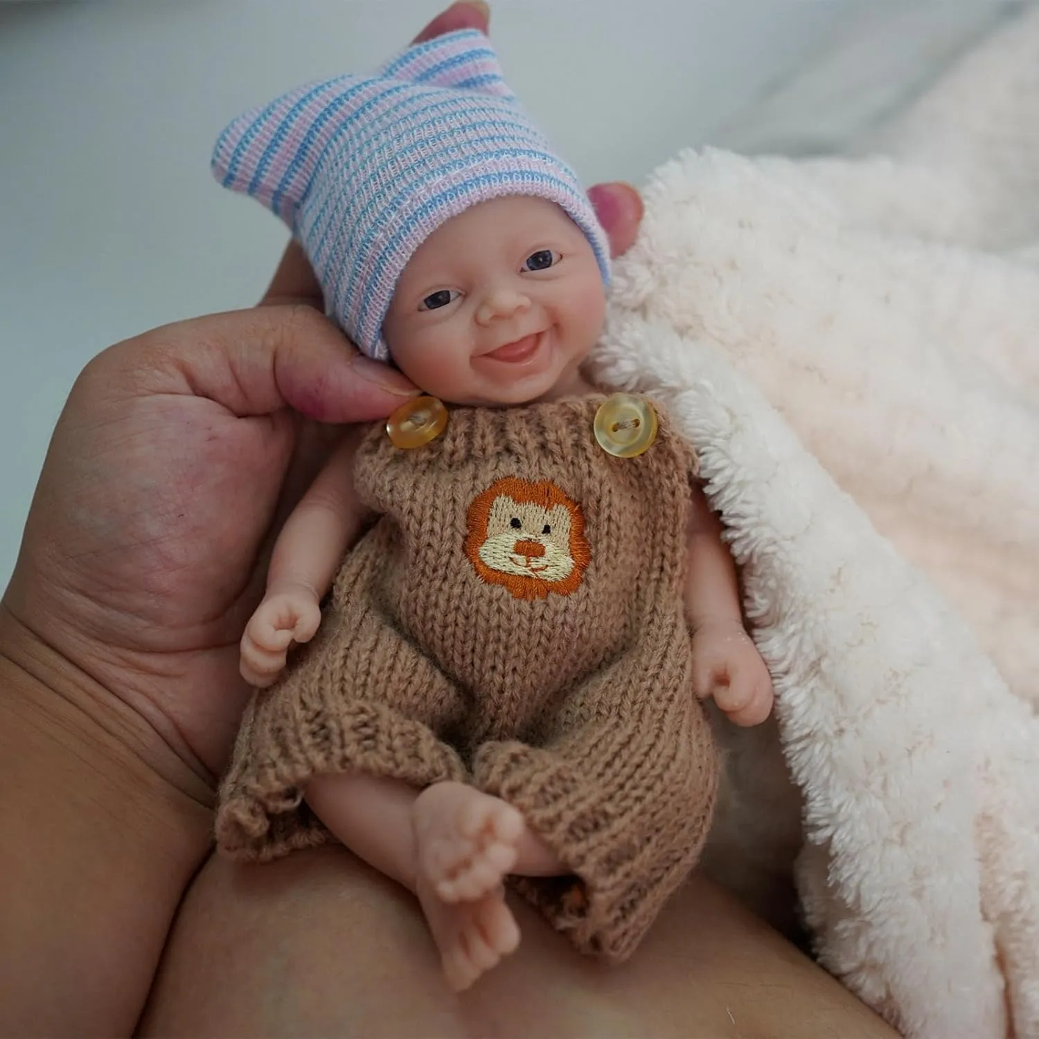 7 Inch Mini Reborn Baby Dolls，Silicone Full Body Baby Soft Skin Mini Realistic Newborn Baby Dolls Real Life Tiny Baby Doll with Feeding Accessories& Gift Box-Boy