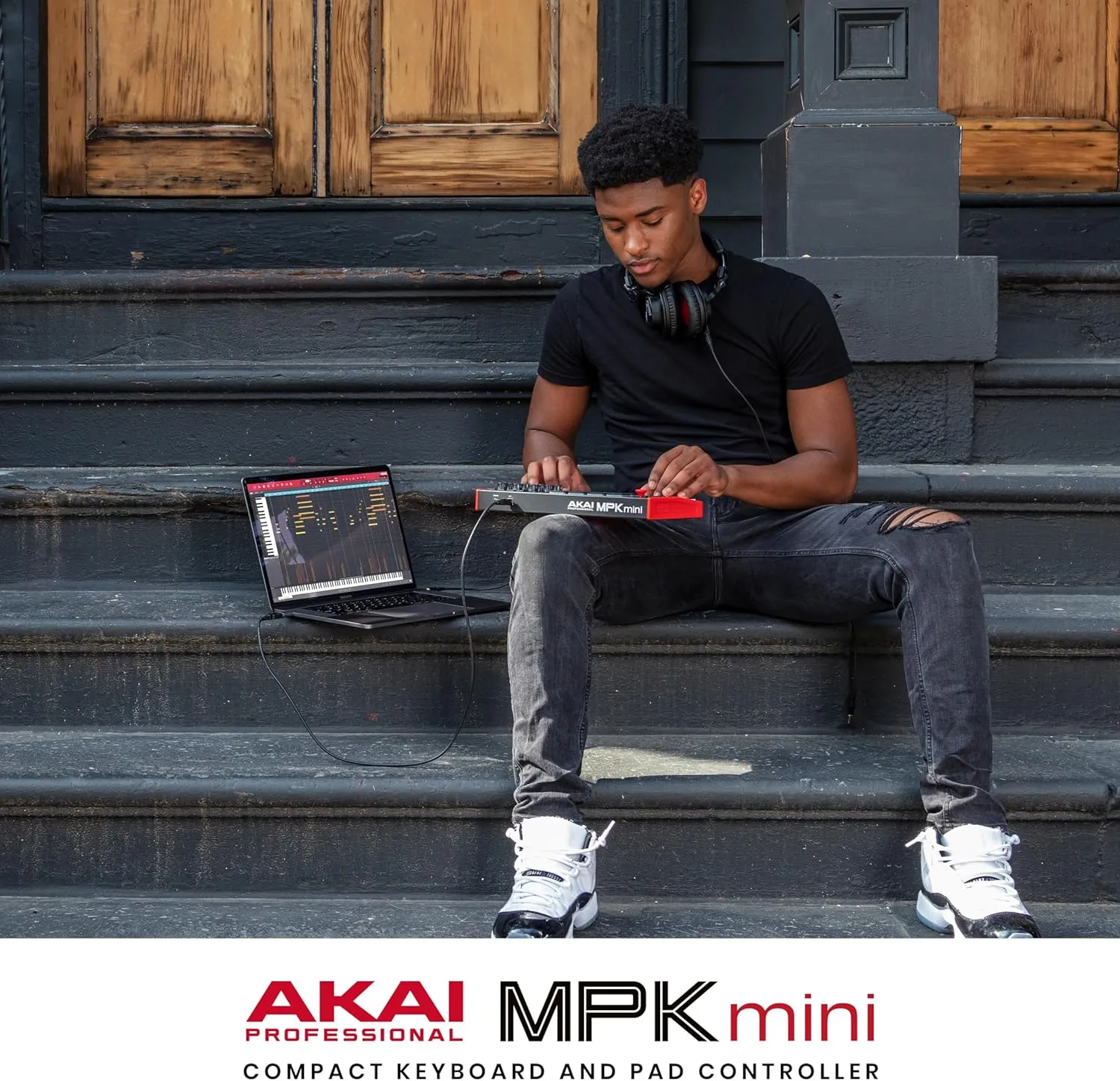 Akai Professional MPK Mini MK3 - 25 Key USB MIDI Keyboard Controller With 8 Backlit Drum Pads, 8 Knobs, Music Production Software and Native Instruments Sound Package (NKS Integration)