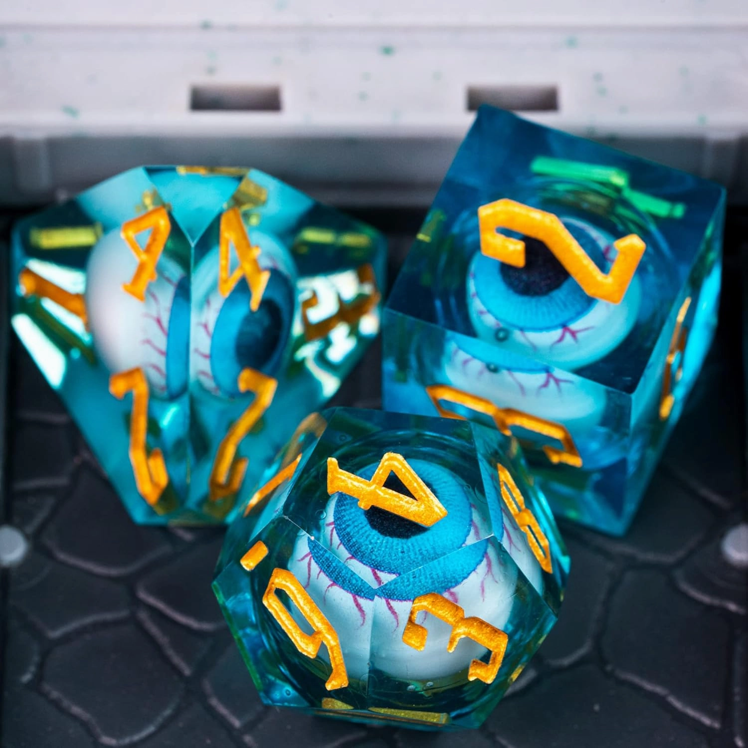 Cusdie 7-Die Liquid Core Eye Dice Handmade DND Dice Set Sharp Edges, Floating Eyeball Dice for Dungeons and Dragons Tabletop Role Playing Game(Blue Eyeball)