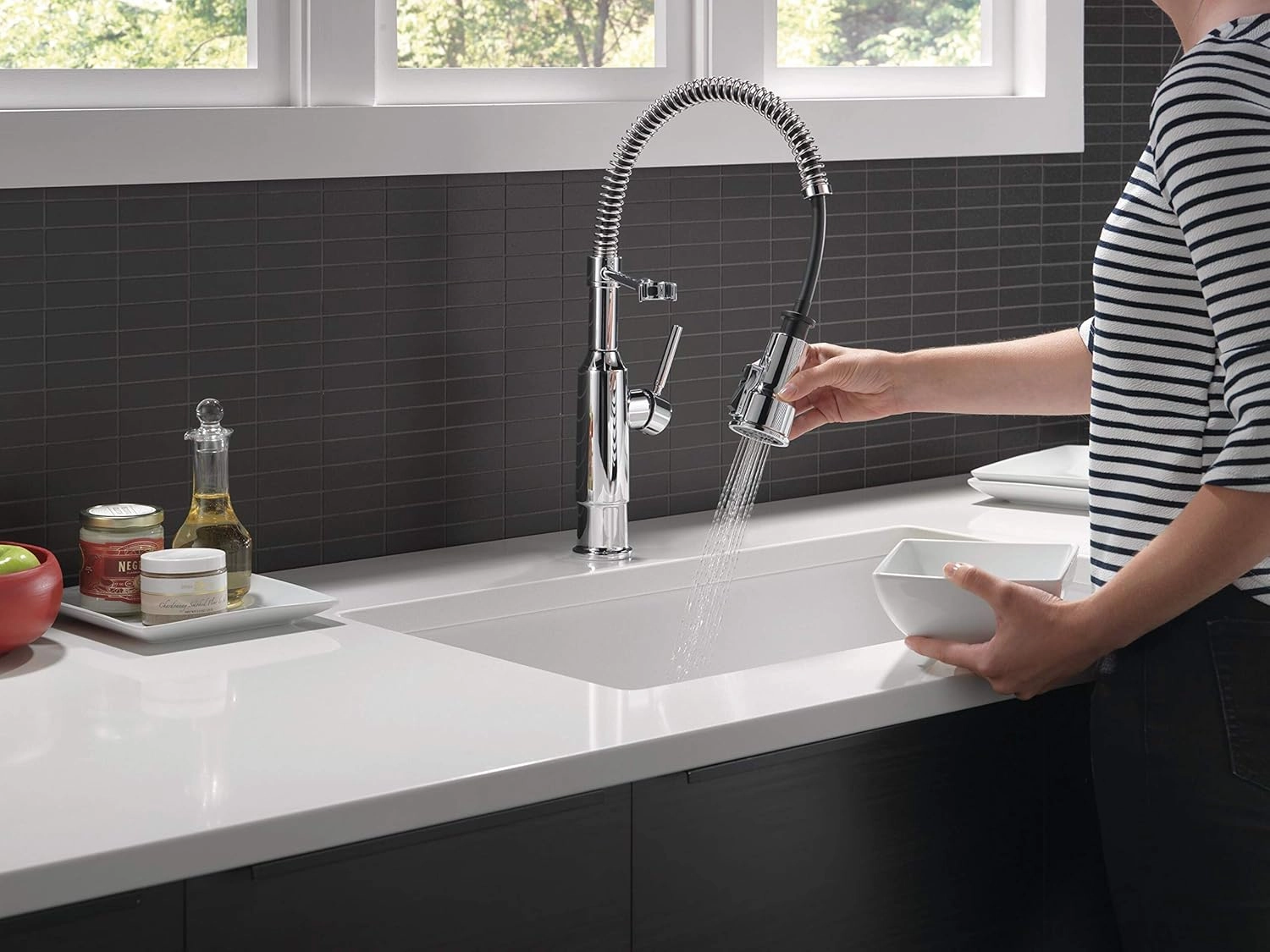 Delta Faucet Theodora Chrome Kitchen Faucet with Pull Down Sprayer, Commercial Style Kitchen Sink Faucet, Faucets for Kitchen Sinks, Single-Handle, Magnetic Docking Spray Head, Chrome 18804Z-DST