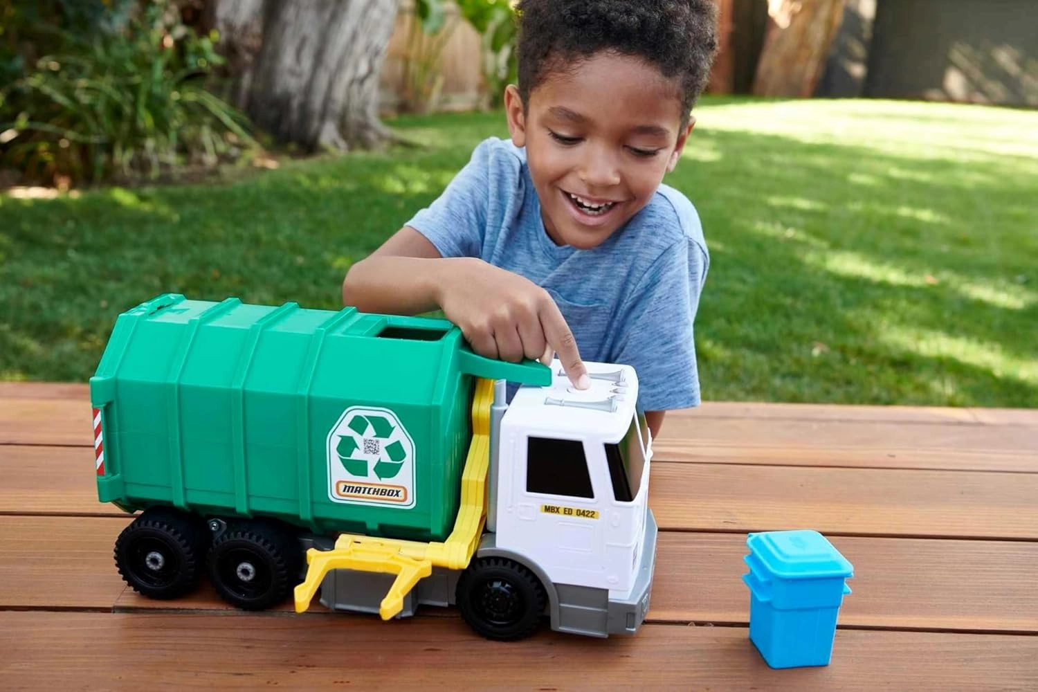Matchbox 15-inch Recycling Truck, Lights & Sounds, Toy Cards for Kids Made from 80% ISCC-Certified Plastic* (*Mass Balance Approach)