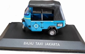 Metal Vehicles Toys 1:43 for Taxi Jakarta Three Wheels Vintage Alloy Vehicle Foyer Small Scale Car Model Display Home Or Office Décor