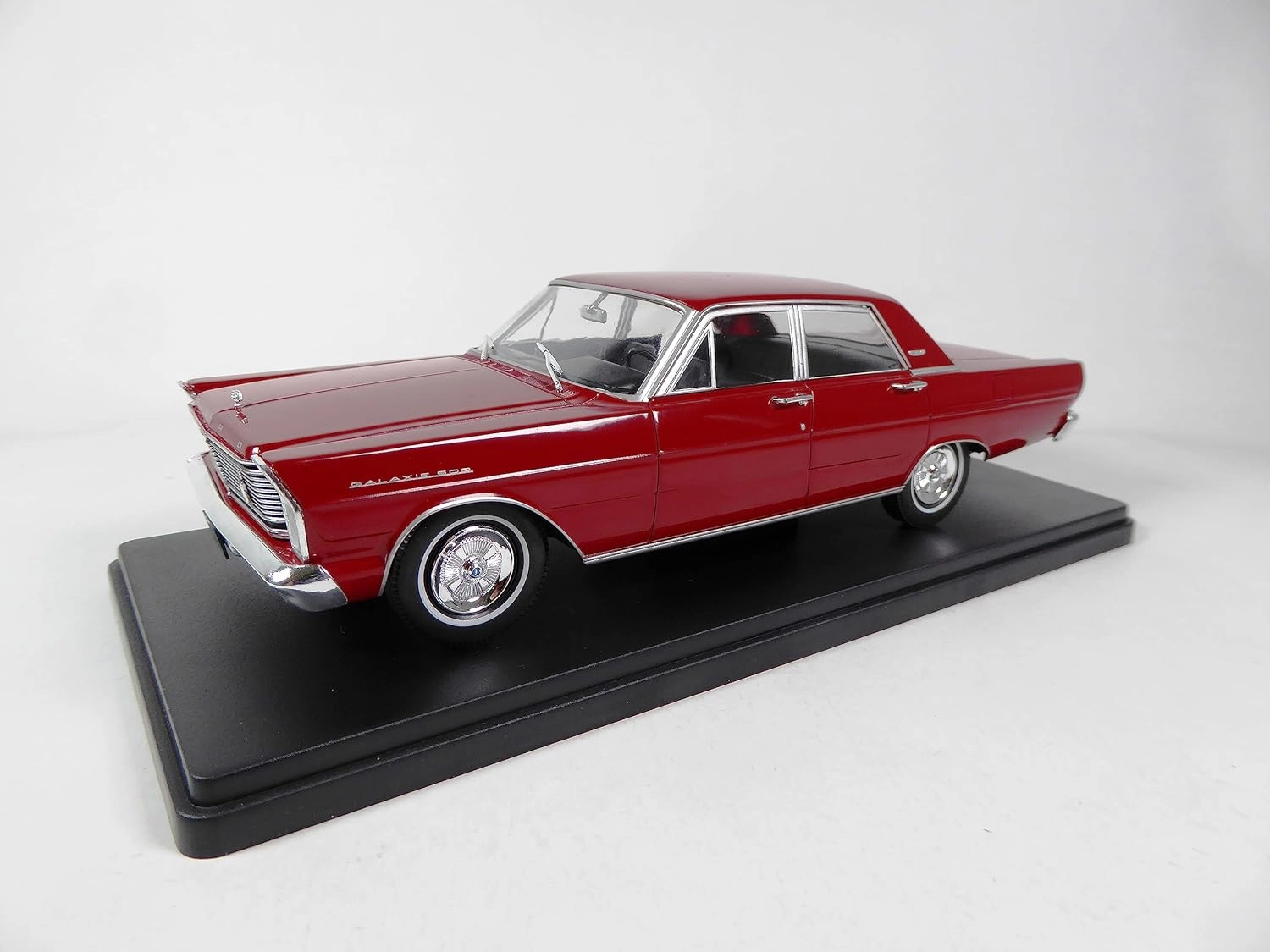 OPO 10 - Miniature car reproduced at 1/24 Scale Compatible for Ford Galaxie 500 from 1965 - M011