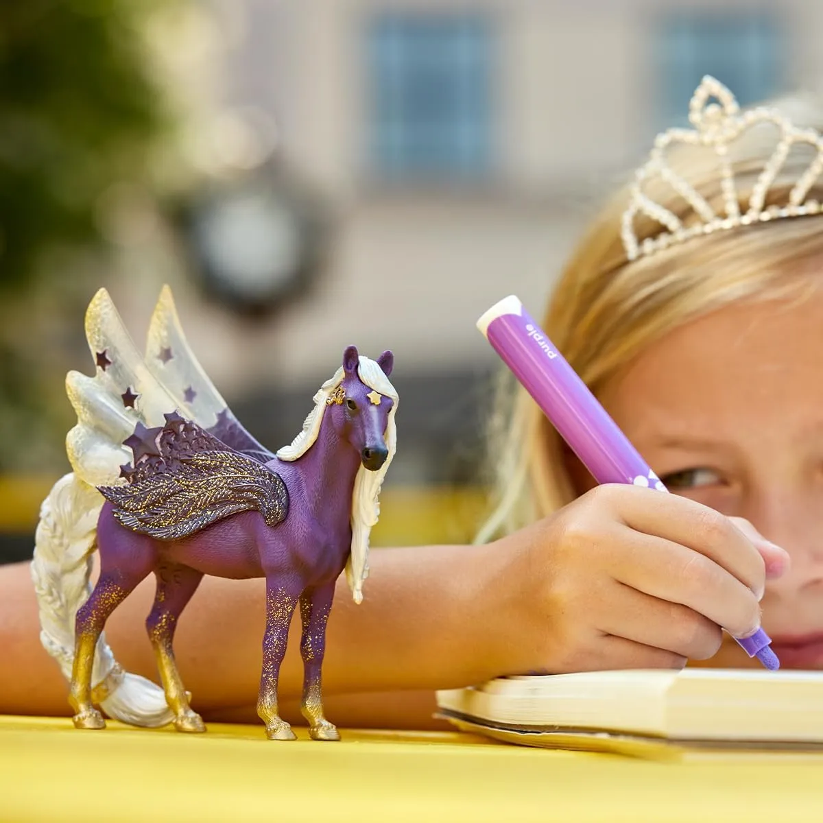 Schleich bayala Star Unicorn Flying Pegasus Figurine - Fantastic Purple and Gold Unicorn Fantasy Figurine, Bring Smile and Joy, Gift for Boys and Girls, Fans of Fantasy, Kids Age 5 